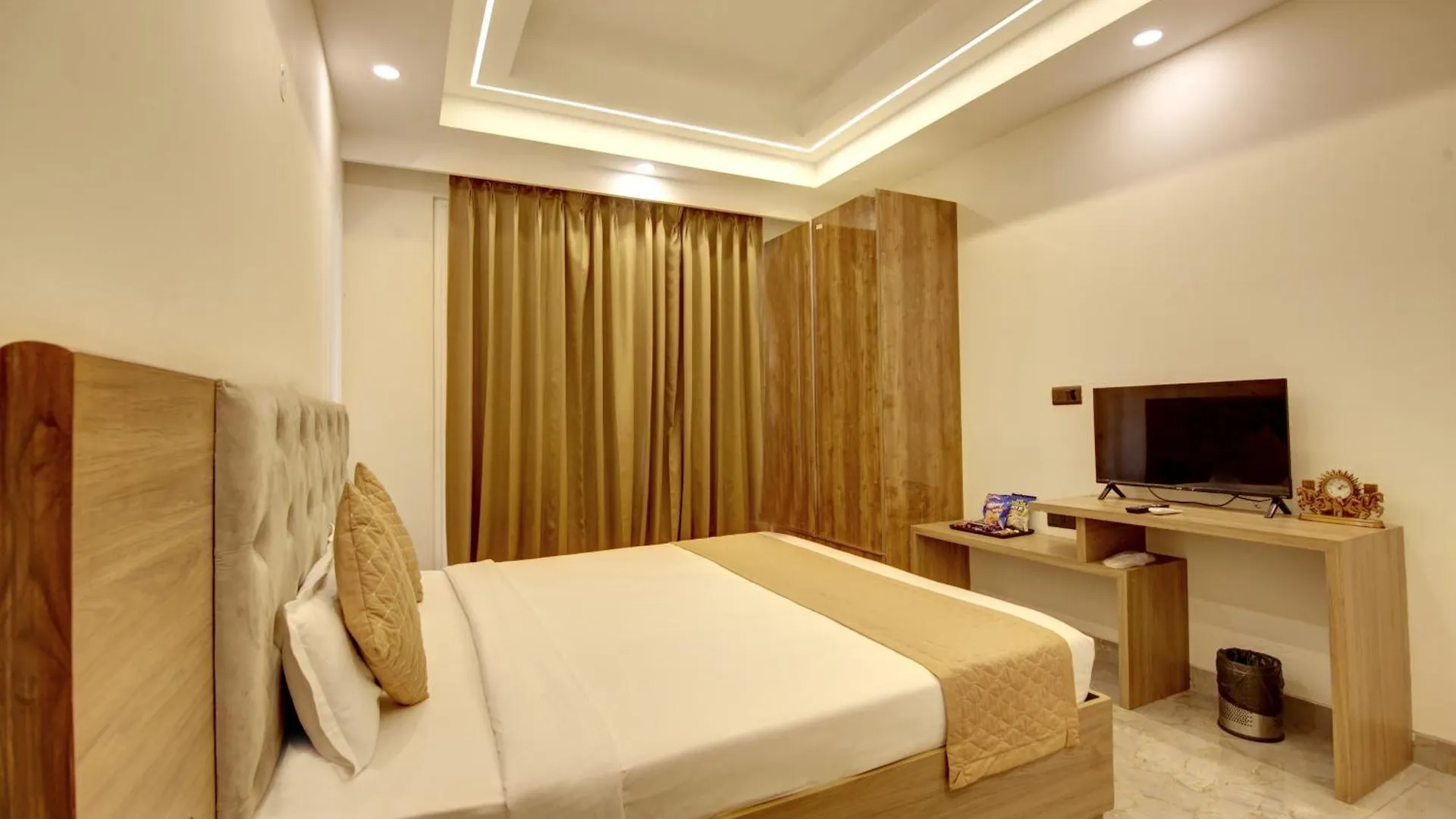 360 Degree Hotel Gurgaon 3*,